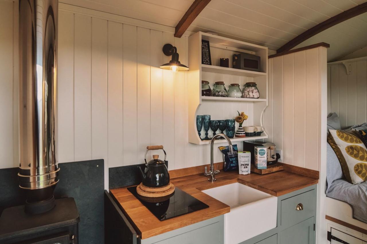 Luxury Shepherd'S Hut On Flower Farm With Outdoor Bath In Mid Cornwall Труро Экстерьер фото